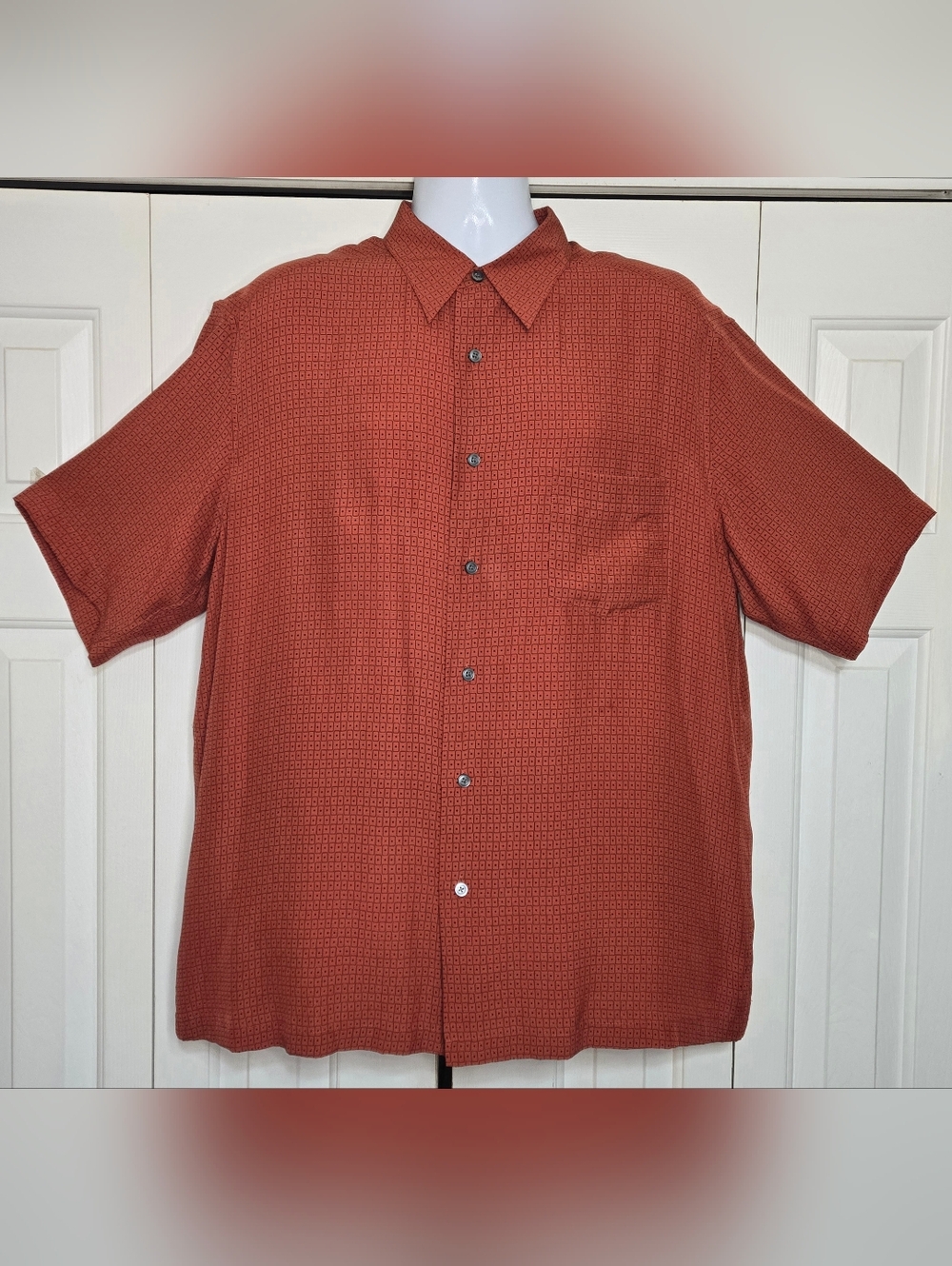 Claiborne Men's 100% Silk Short Sleeve Button Up Shirt XL Burnt Orange Geometric